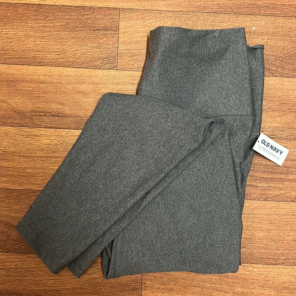 Brand new grey Old Navy active extra high-rise leggings